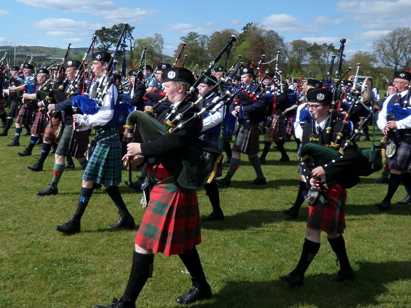 Binn support pipe band